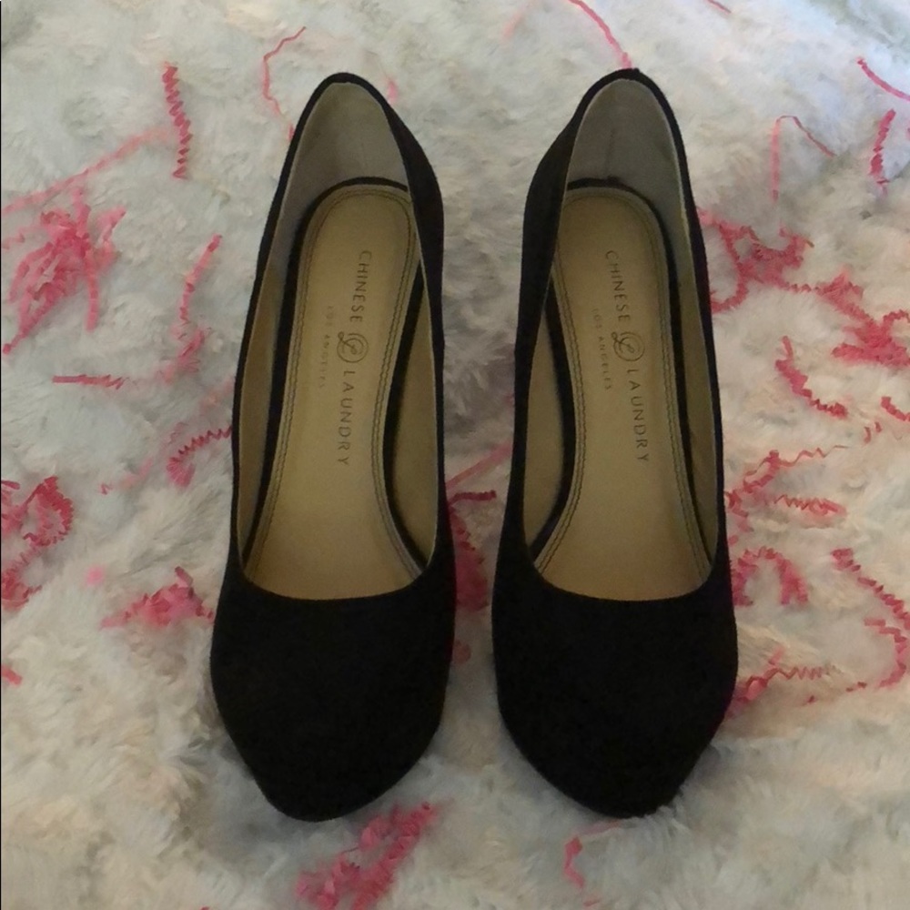 Classy black pumps